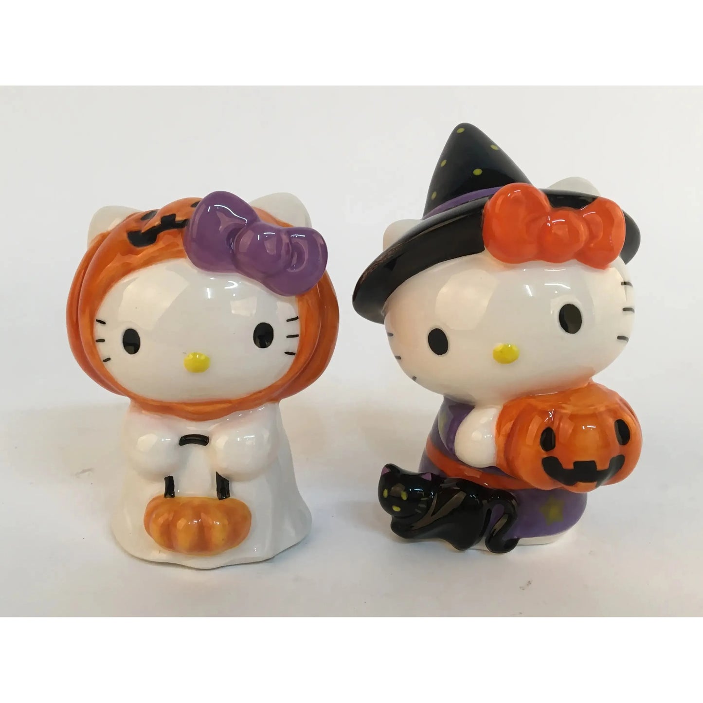 Hello Kitty Halloween Trick or Treat Salt and Pepper Set