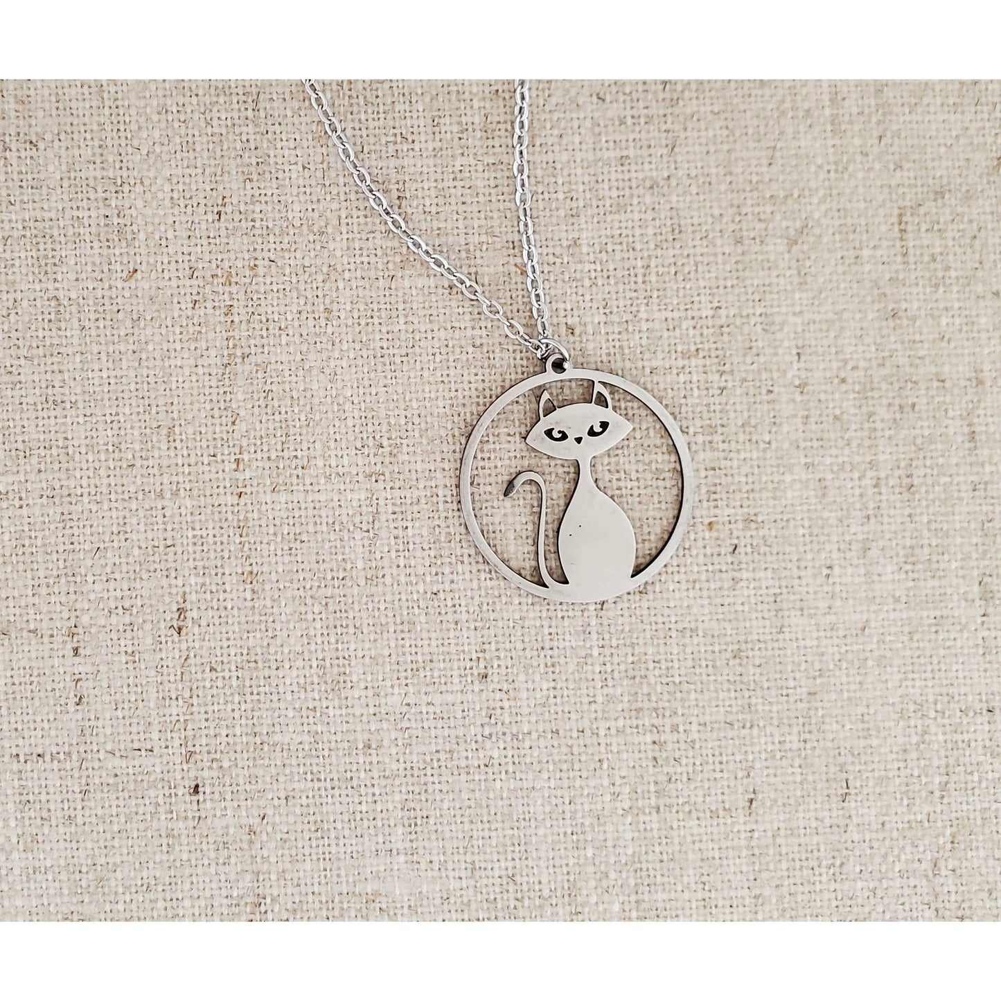 Mod Cat Circle Necklace
