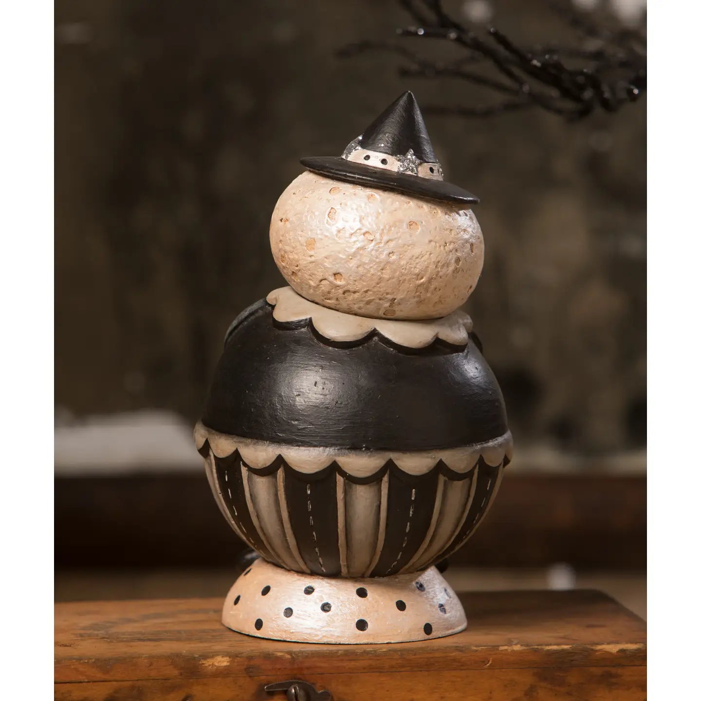 Johanna Parker Leo Spooks retro Halloween decor